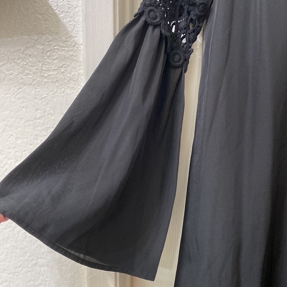 NWOT Nina’s by Stone Cold Fox *Bell Sleeve Dress* - Picture 5 of 10